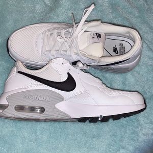 Woman’s Nike Air Max Excee size 8